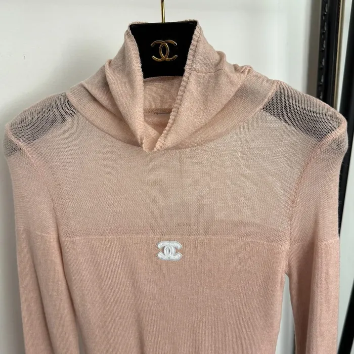 Нежно-розовый