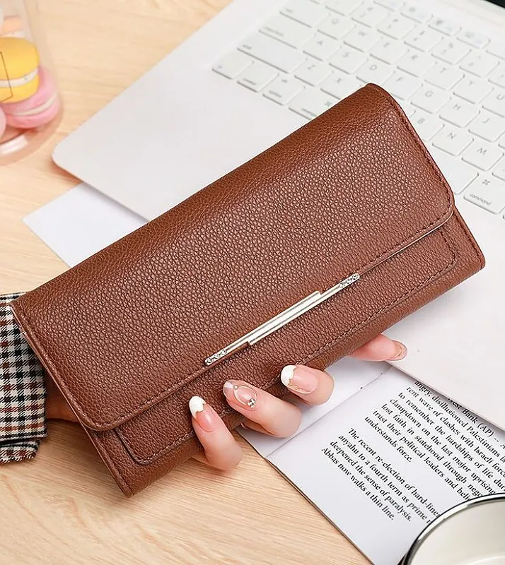 Коричневый