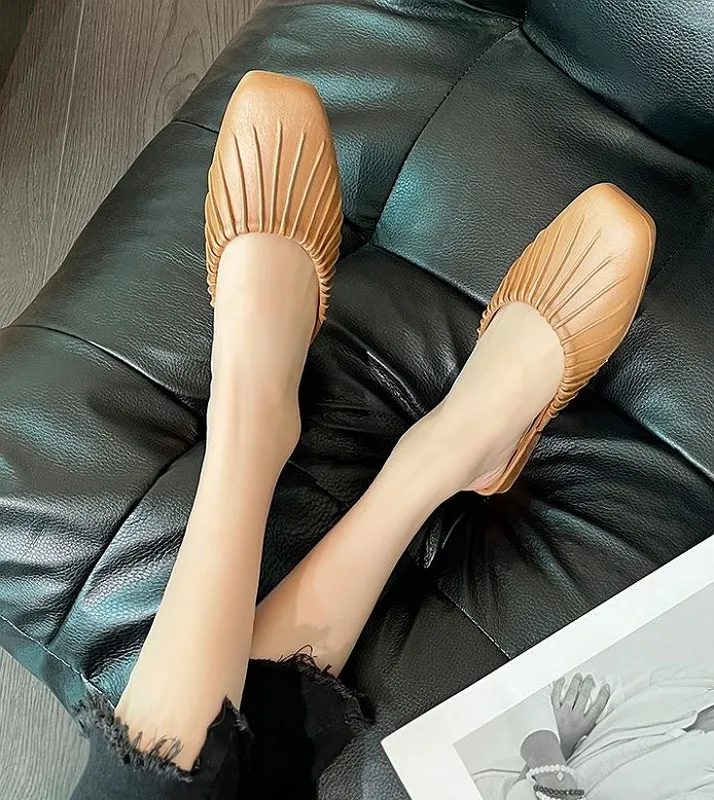 Коричневый