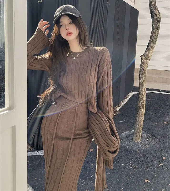 Коричневый