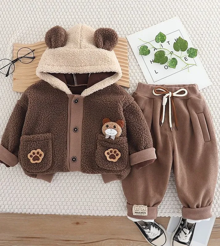 Коричневый