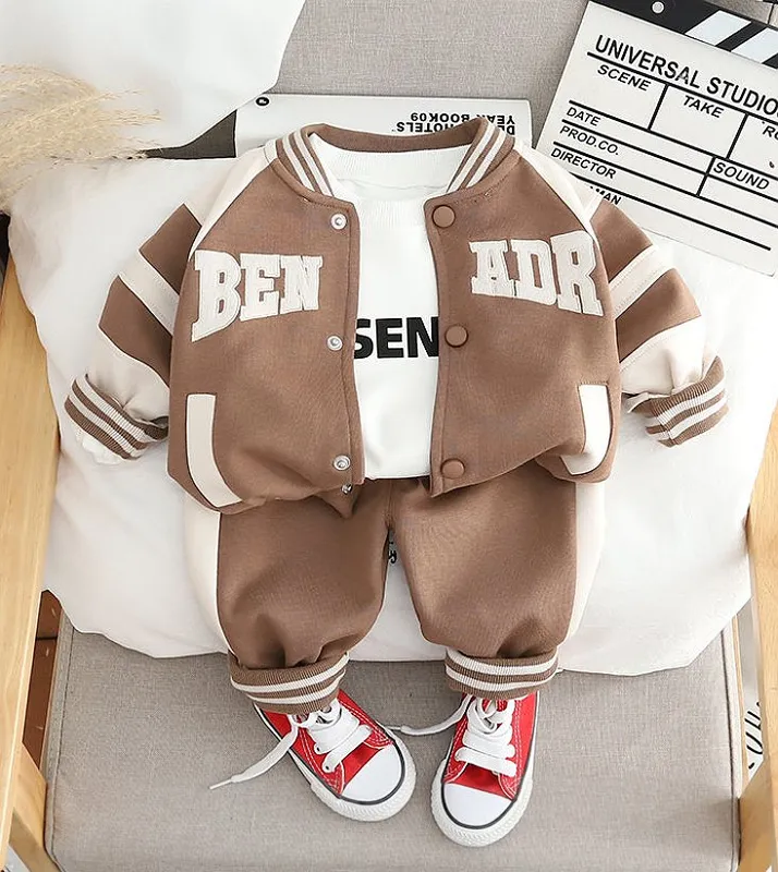 Коричневый