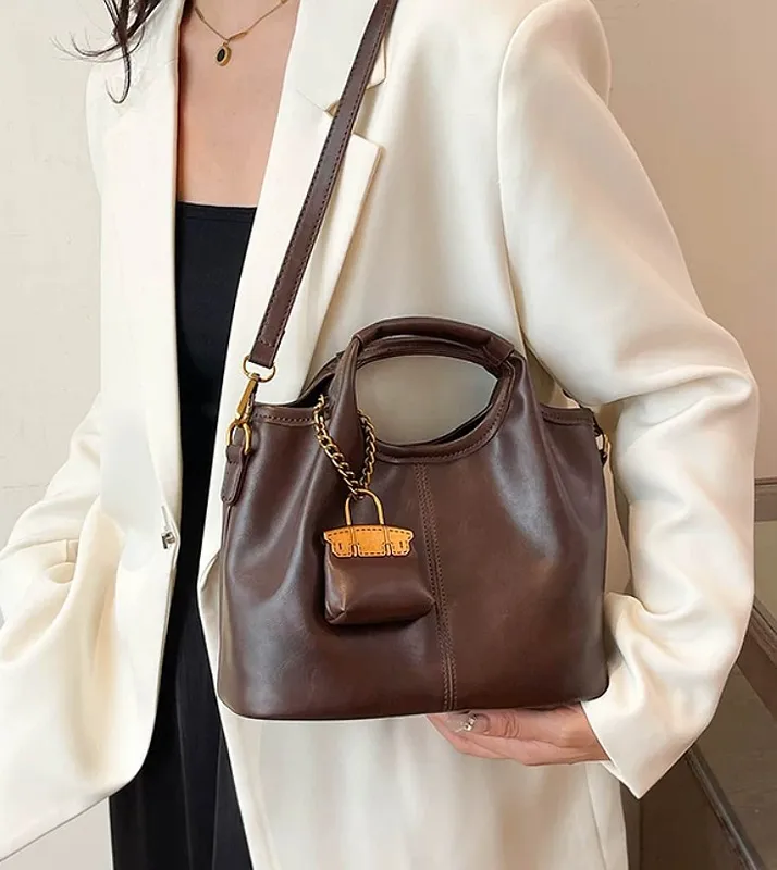 Коричневый