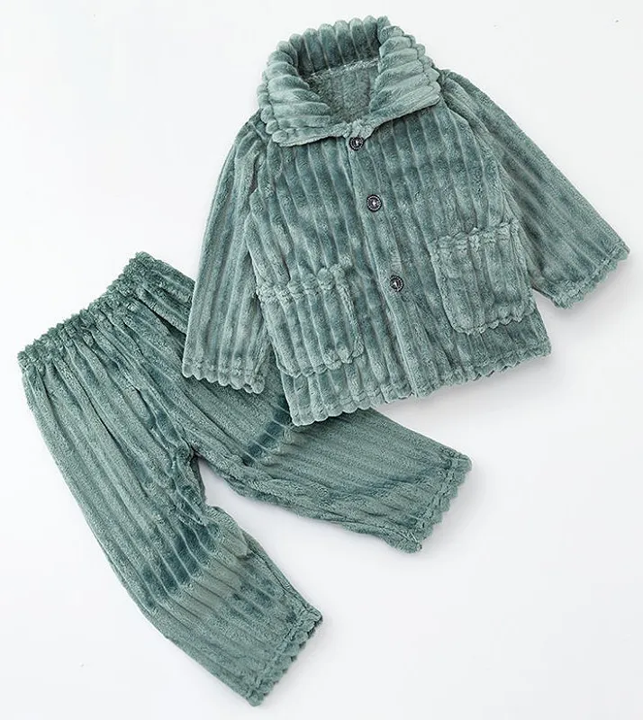 Темно зелёный