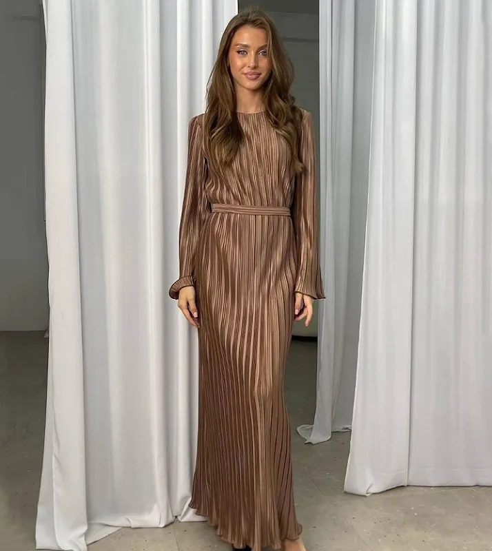 Коричневый