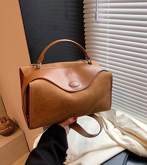 Коричневый