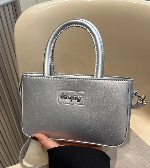 Серебристый