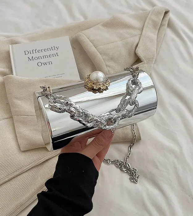 Серебристый