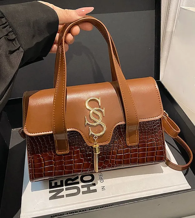 Коричневый