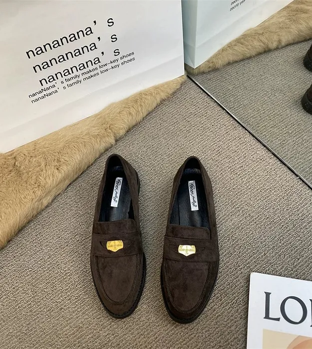 Коричневый