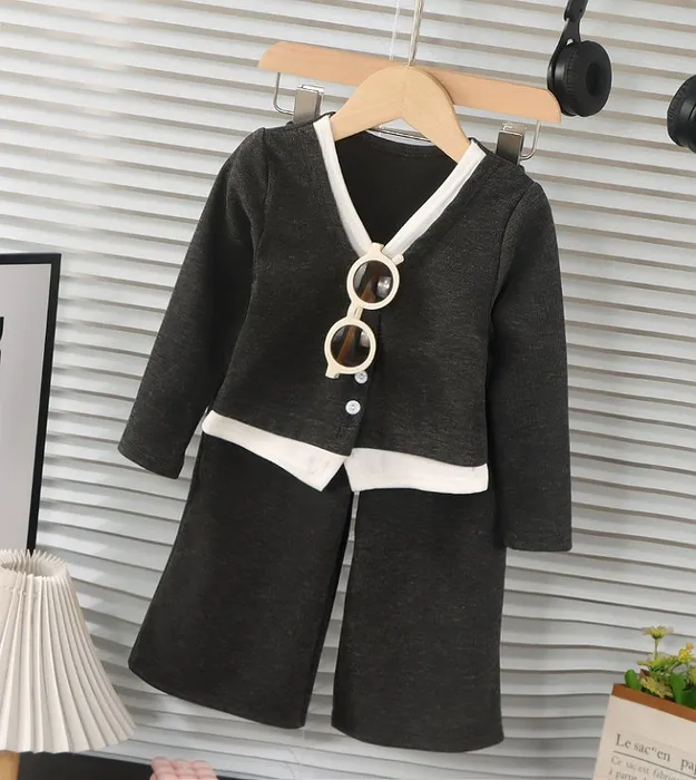 Тёмно серый