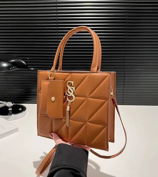 Коричневый