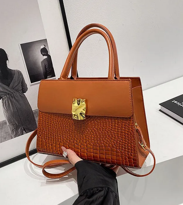 Коричневый