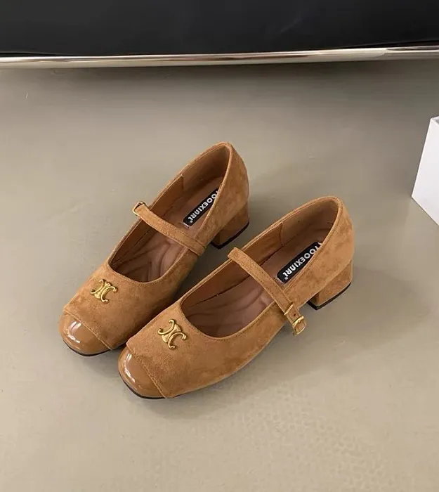 Коричневый