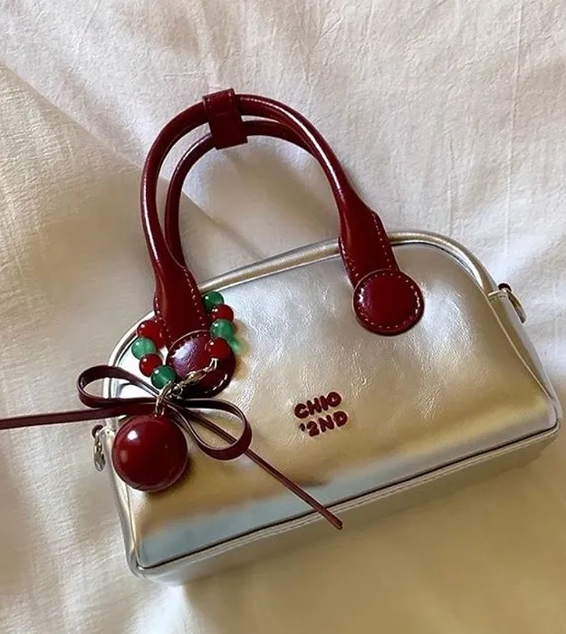 Серебристый