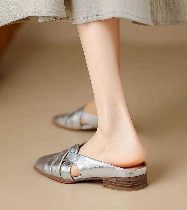 Серебристый