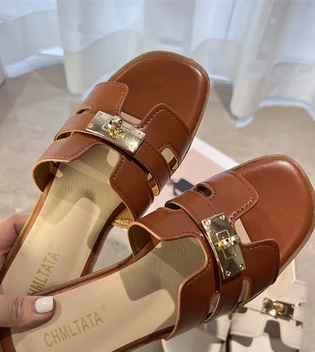 Коричневый