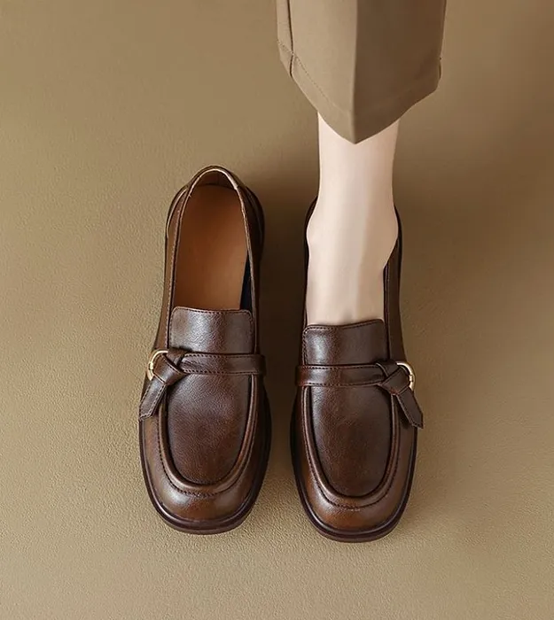 Коричневый