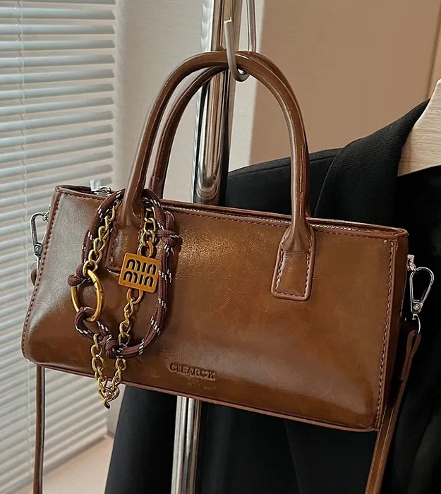 Коричневый