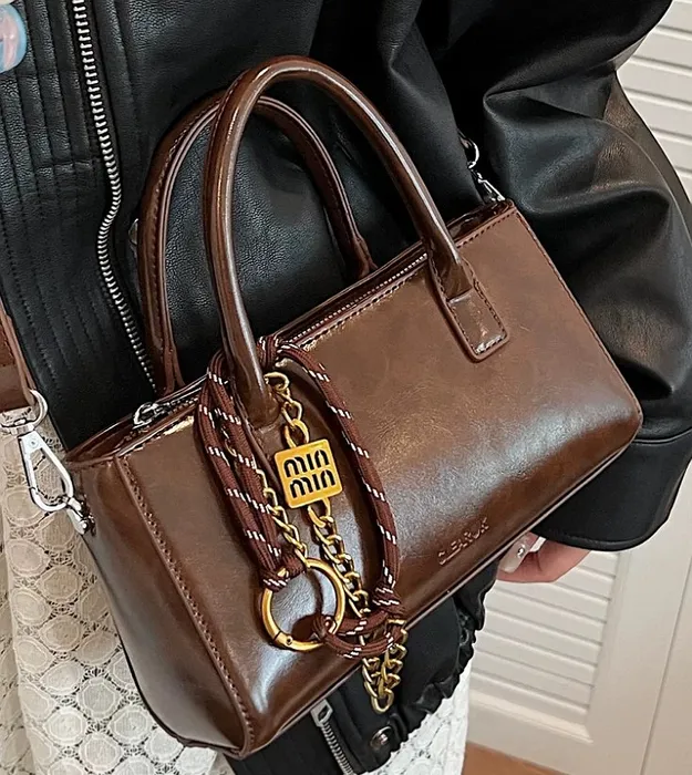 Тёмно коричневый