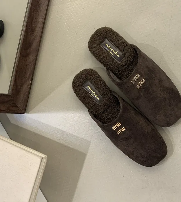 Тёмно коричневый