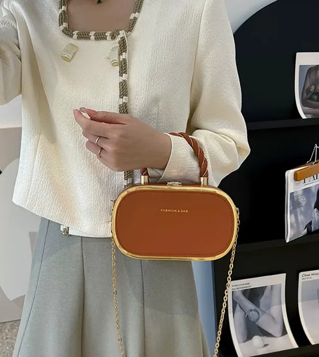 Коричневый