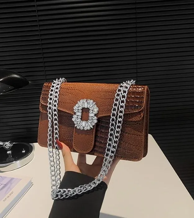 Коричневый