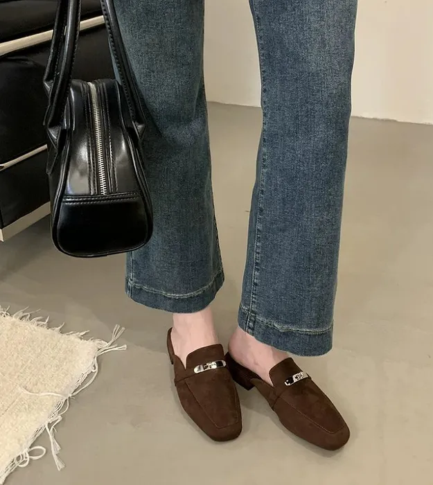 Коричневый