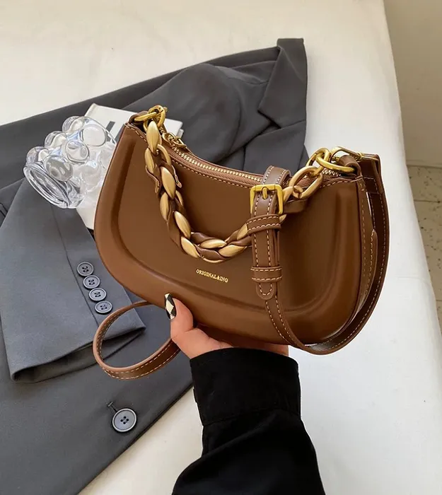 Коричневый