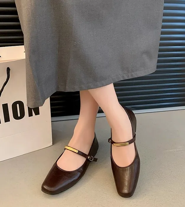 Коричневый