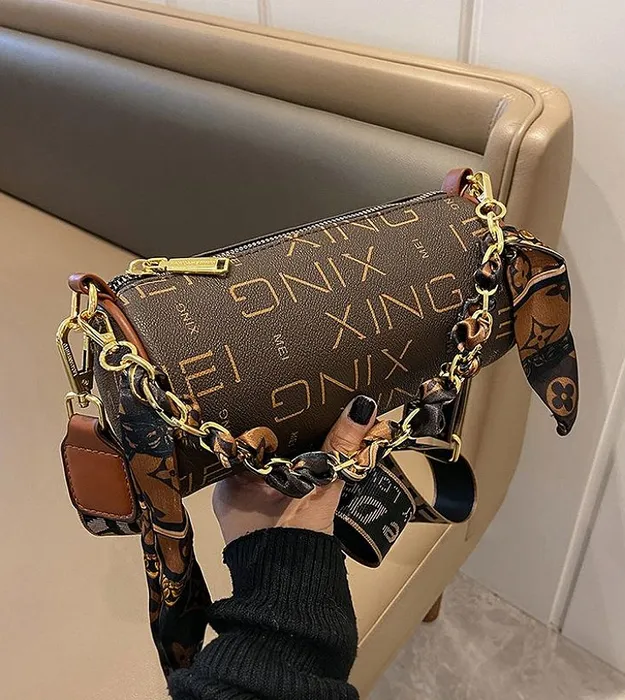 Коричневый