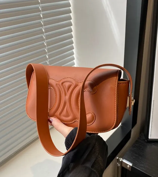 Коричневый