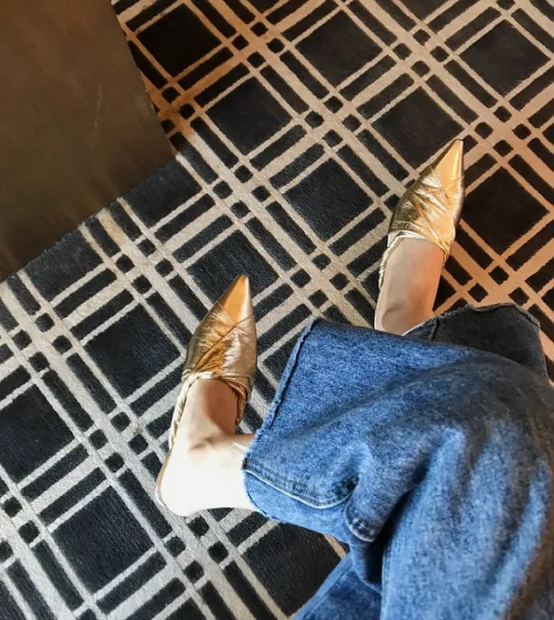 Золотистый