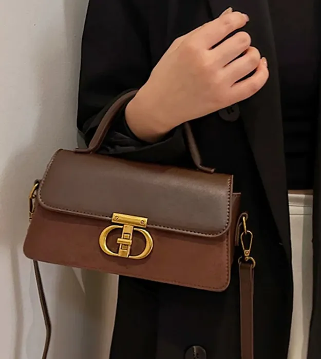 Коричневый