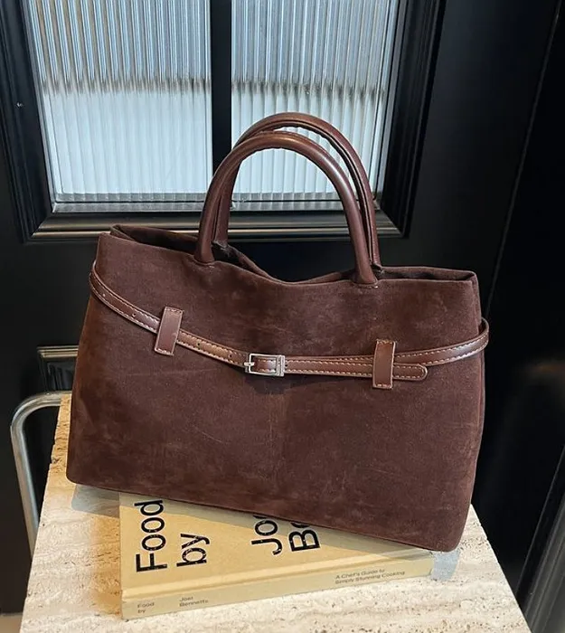 Коричневый