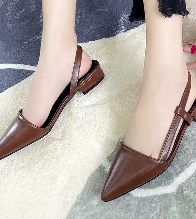 Коричневый