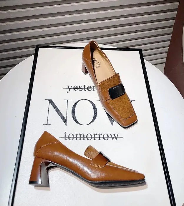 Коричневый