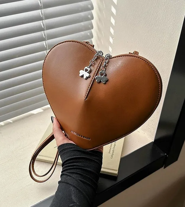 Коричневый