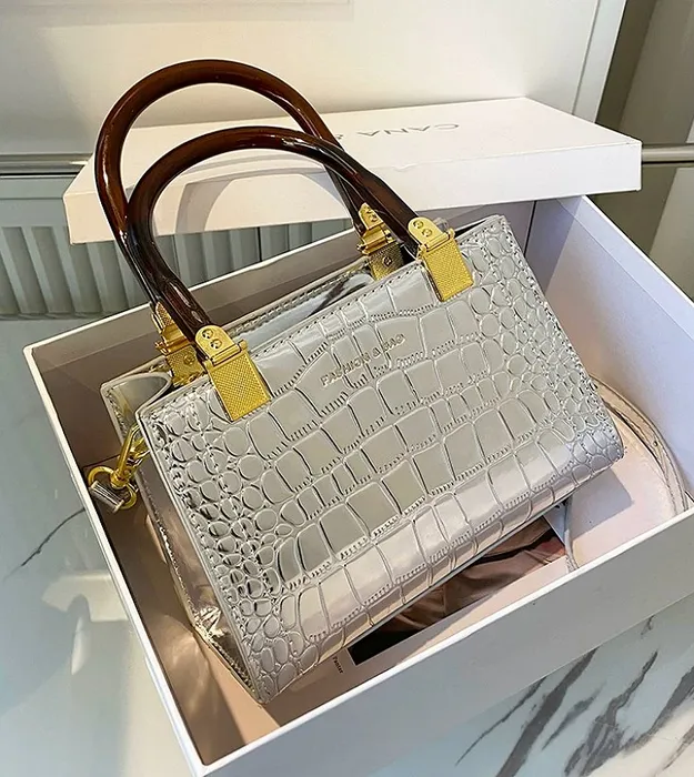 Серебристый