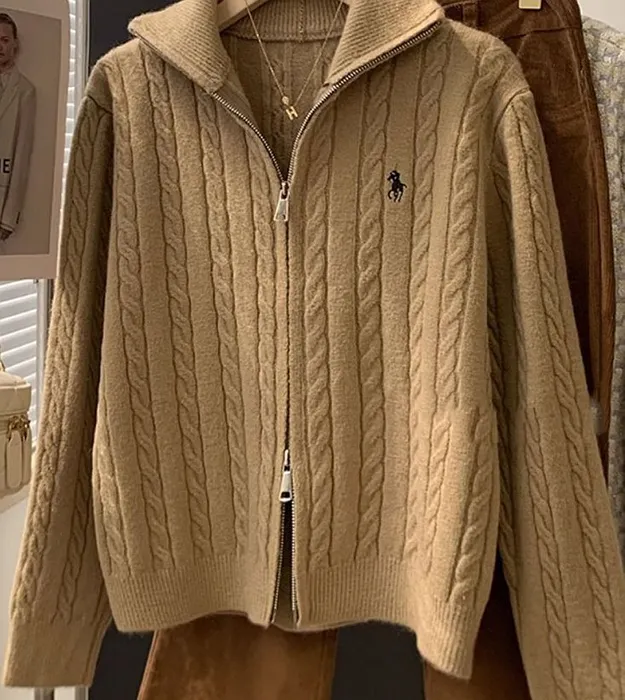 Коричневый