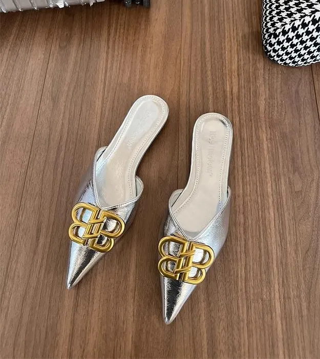 Серебристый