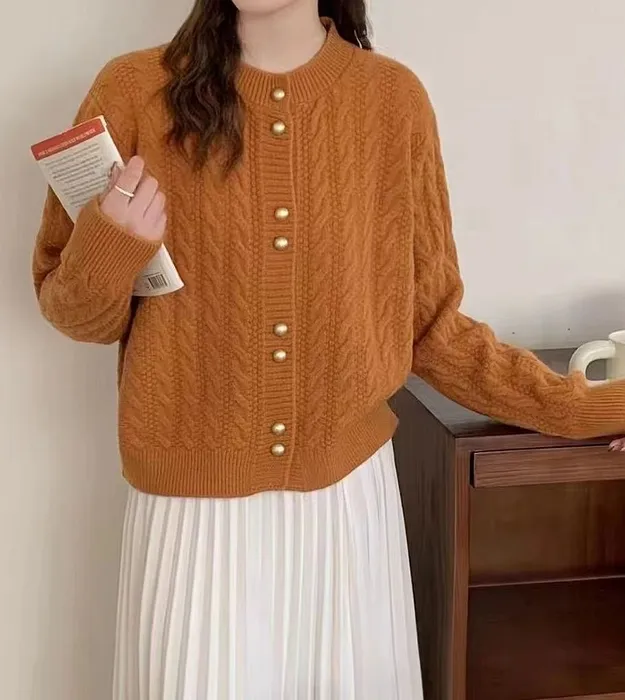 Коричневый