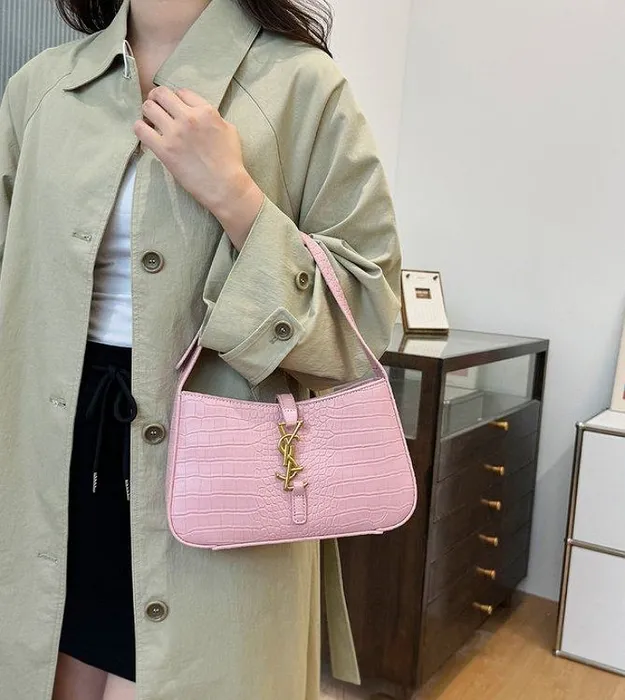 Фиолетовый