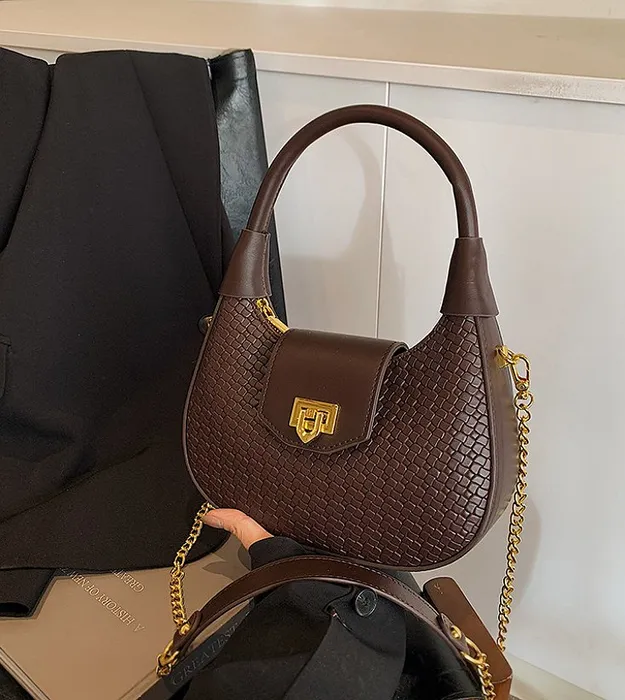 Тёмно коричневый