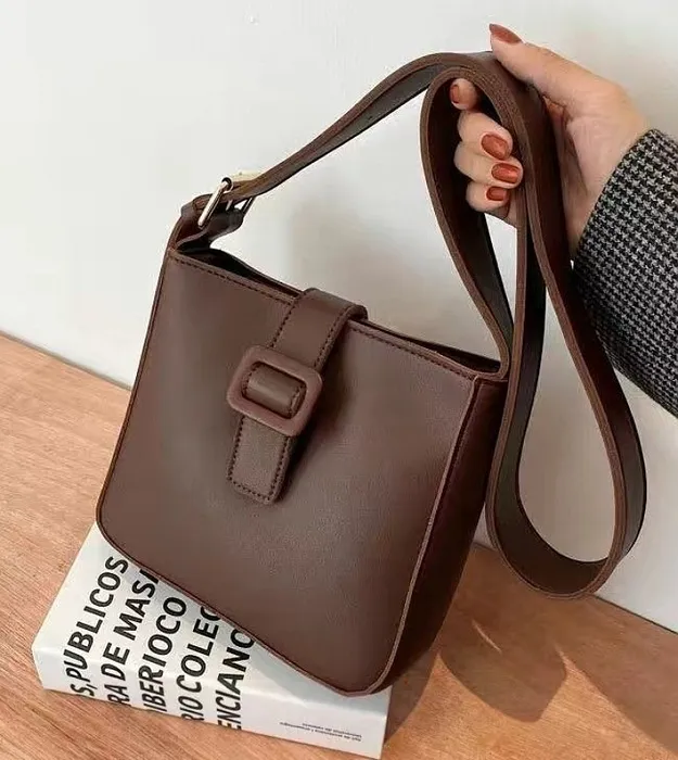 Коричневый