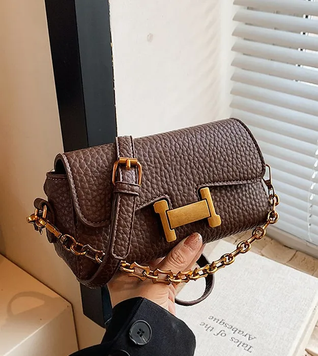 Коричневый