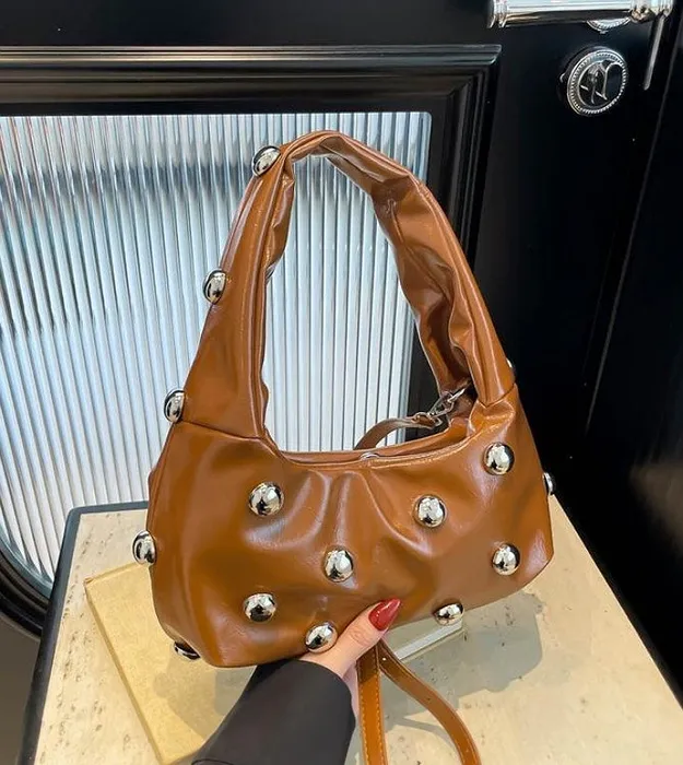 Коричневый