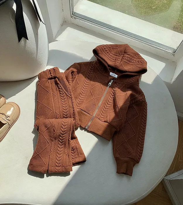 Коричневый