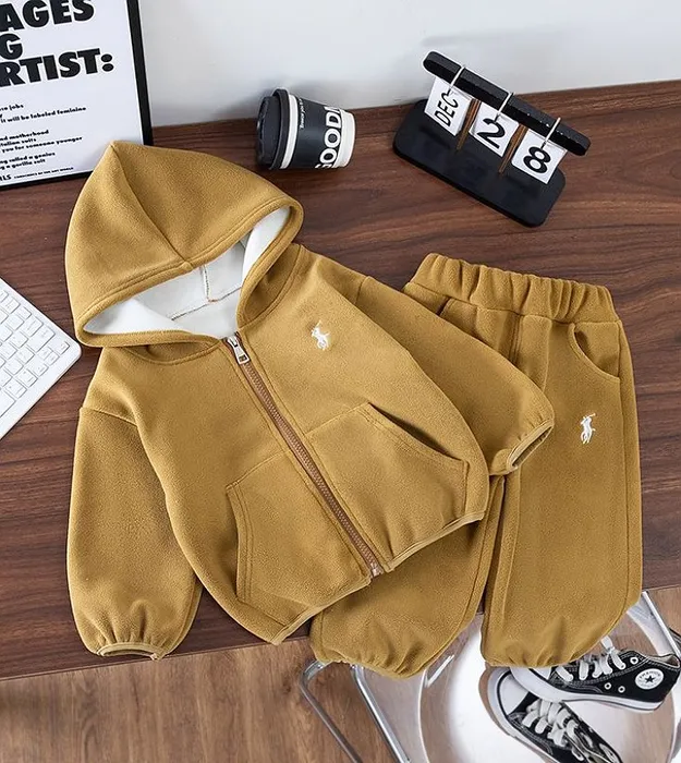 Коричневый