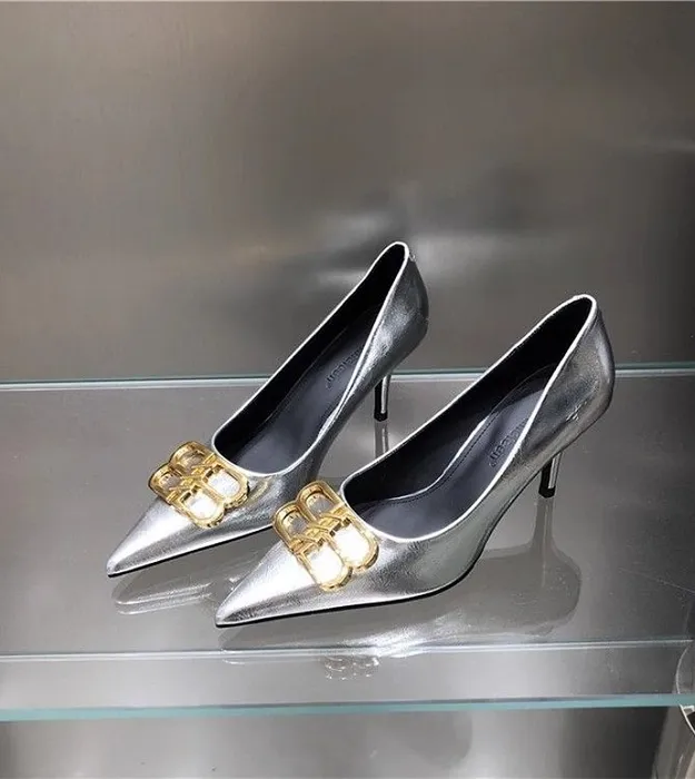 Серебристый